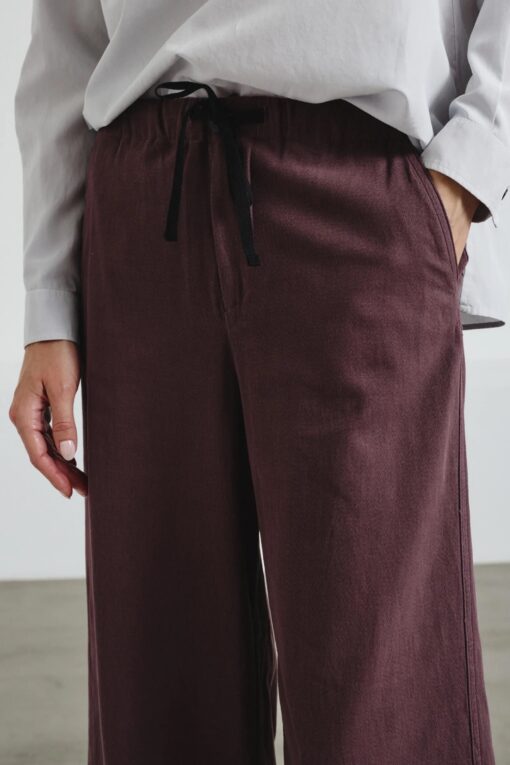 Pomandère - Wide-leg trousers in brushed drill - aubergine - Image 2