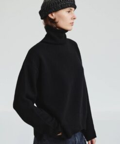 Pomandère - Turtleneck in felted merino wool - black