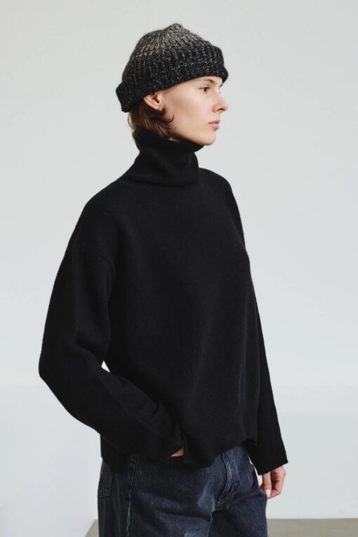 Pomandère - Turtleneck in felted merino wool - black
