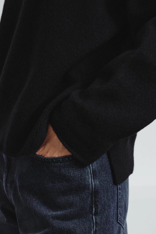 Pomandère - Turtleneck in felted merino wool - black - Image 4