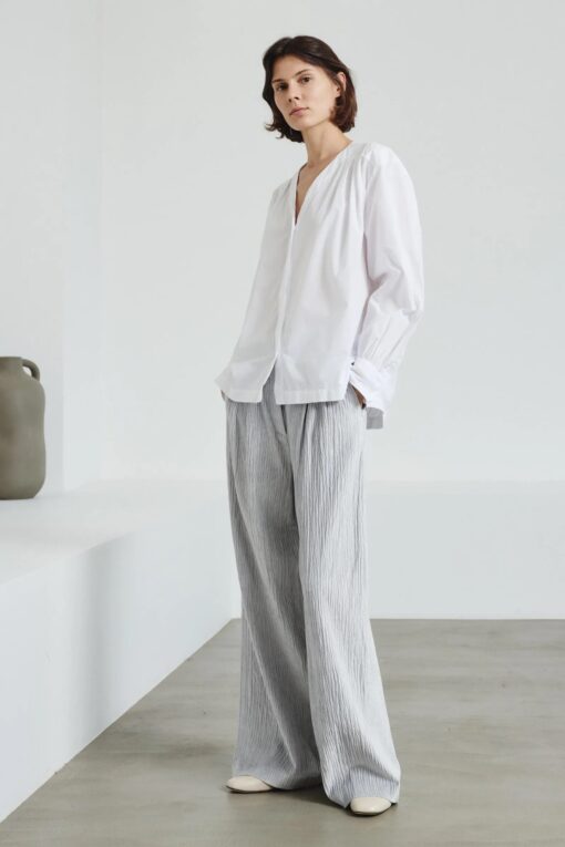 Pomandère - Poplin shirt with V-neck - off-white