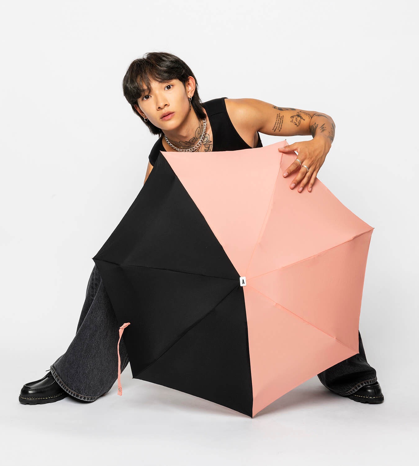 Anatole – two tone compact umbrella – EDITH – coral pink & black - Image 2